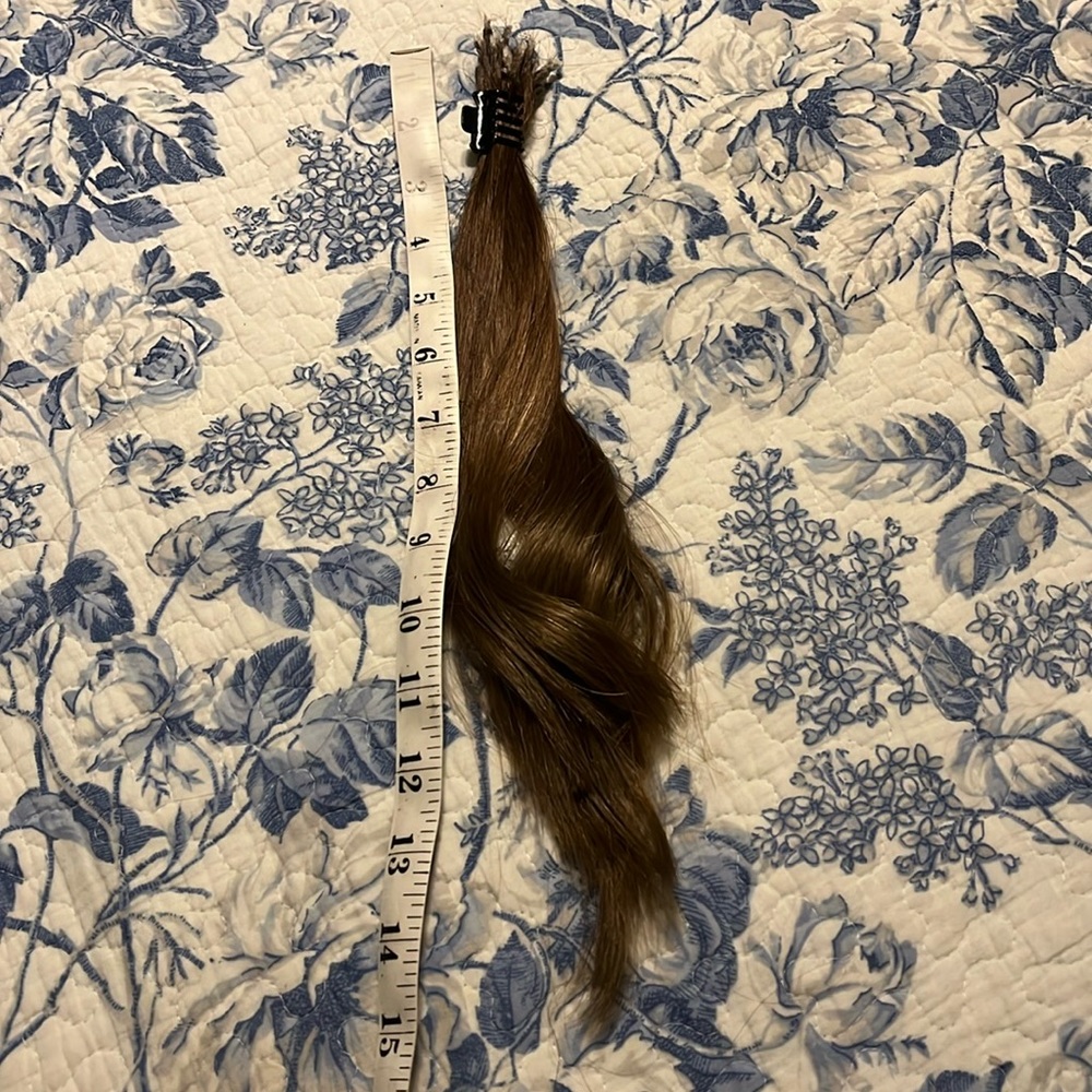 Keratin tip 100% natural hair extensions. 12 inch.